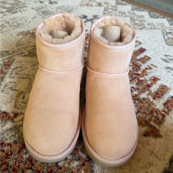 women’s light pink ugg mini boots - Picture 12 of 12